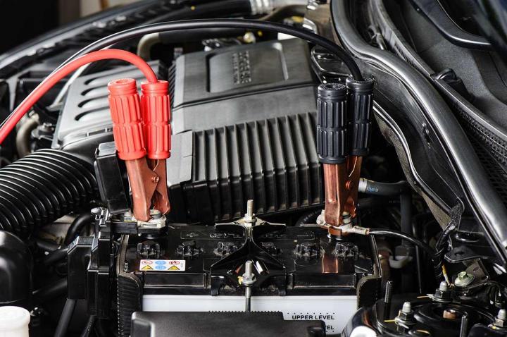 Survoltage pour redémarrer une voiture Montréal